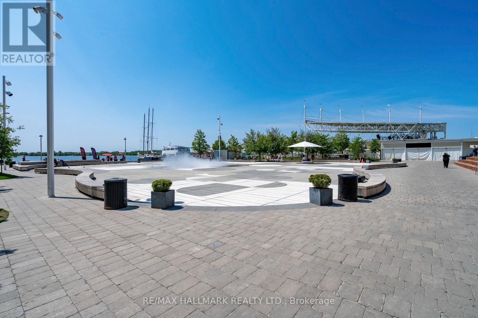 402 - 218 Queens Quay W, Toronto, ON