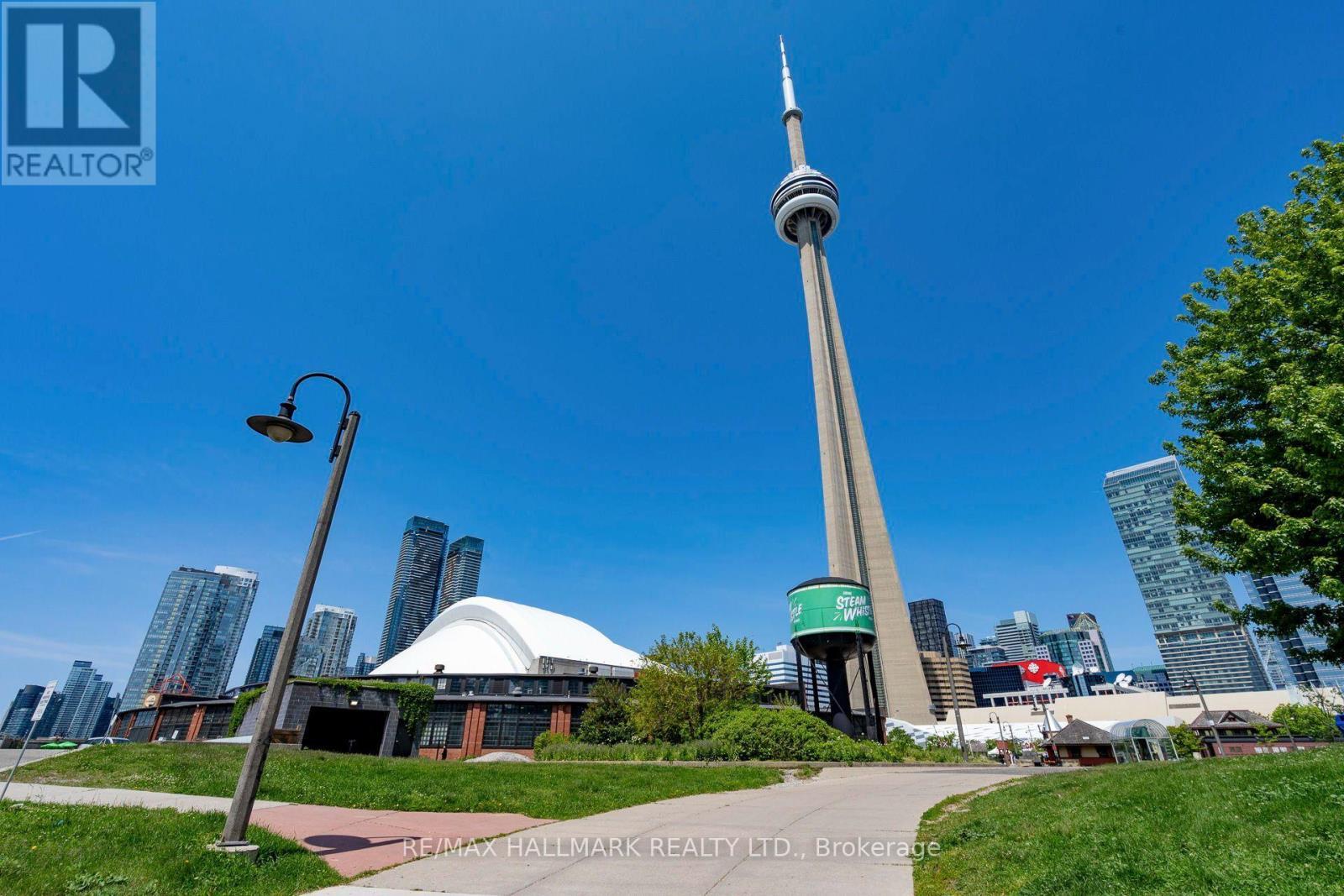 402 - 218 Queens Quay W, Toronto, ON