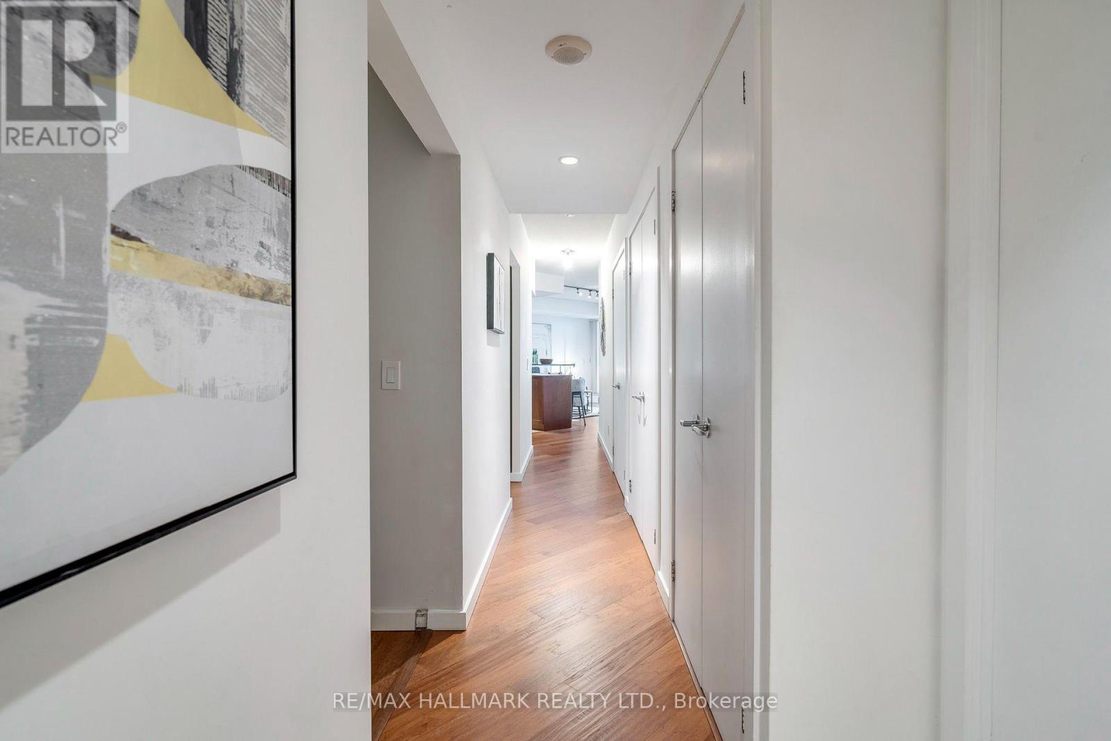 402 - 218 Queens Quay W, Toronto, ON