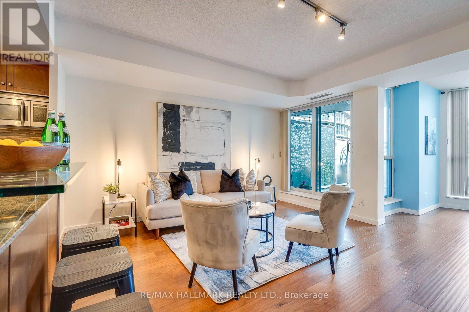 402 - 218 Queens Quay W, Toronto, ON