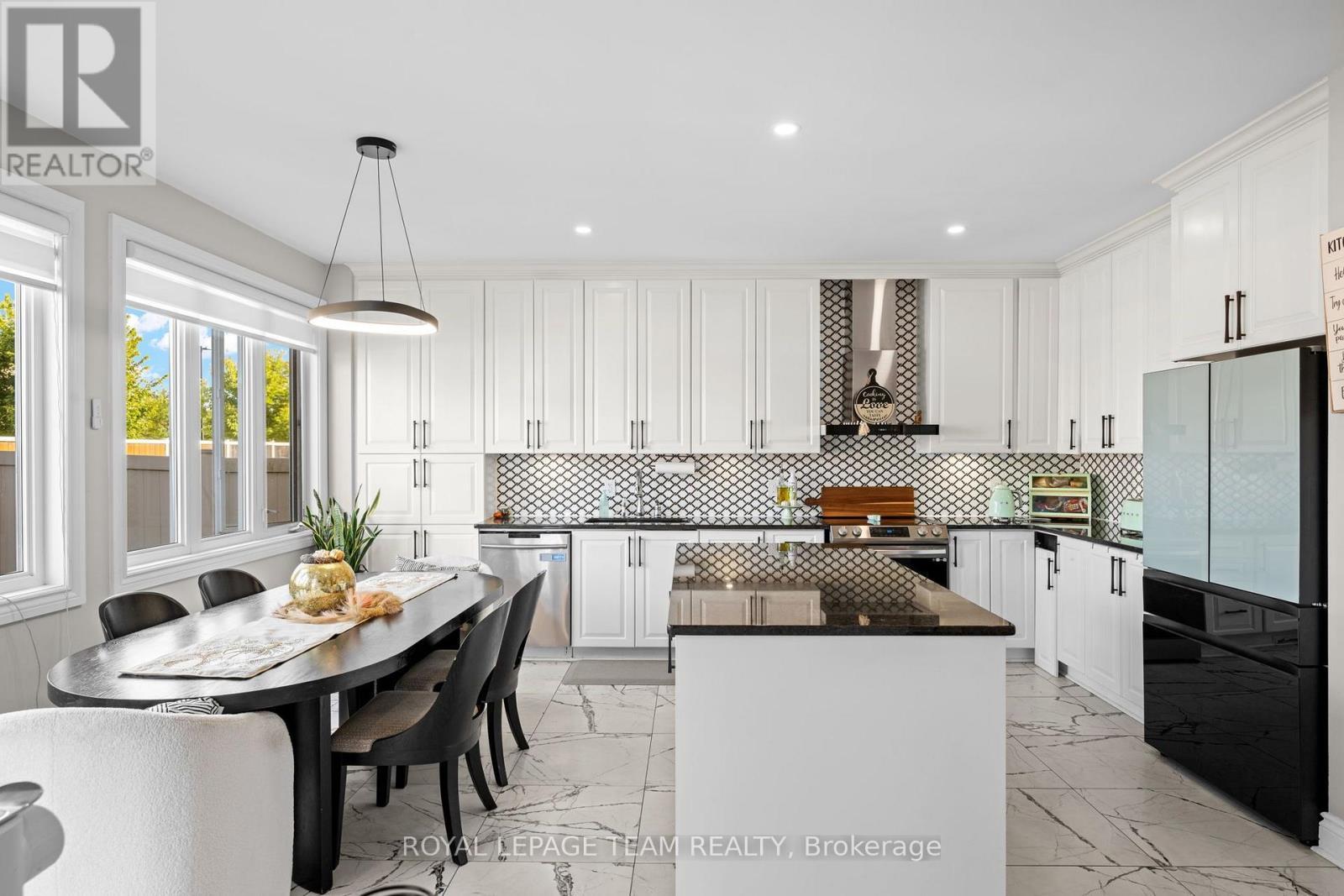 732 Lakebreeze Circle, Ottawa, ON