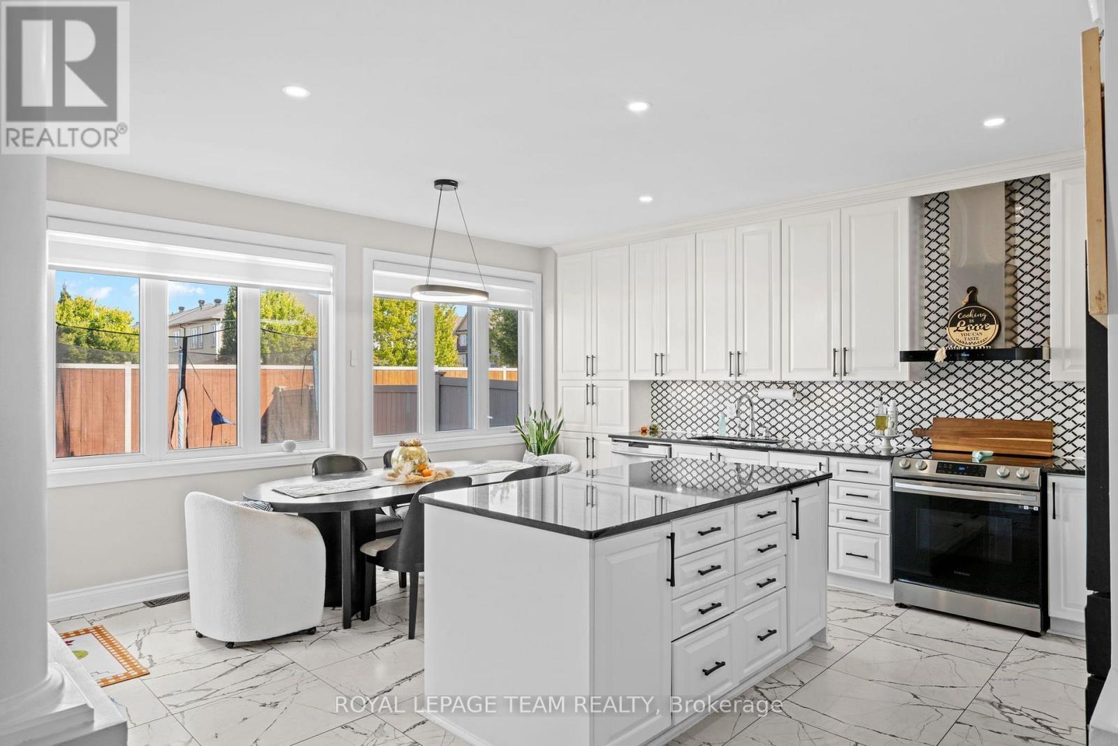 732 Lakebreeze Circle, Ottawa, ON
