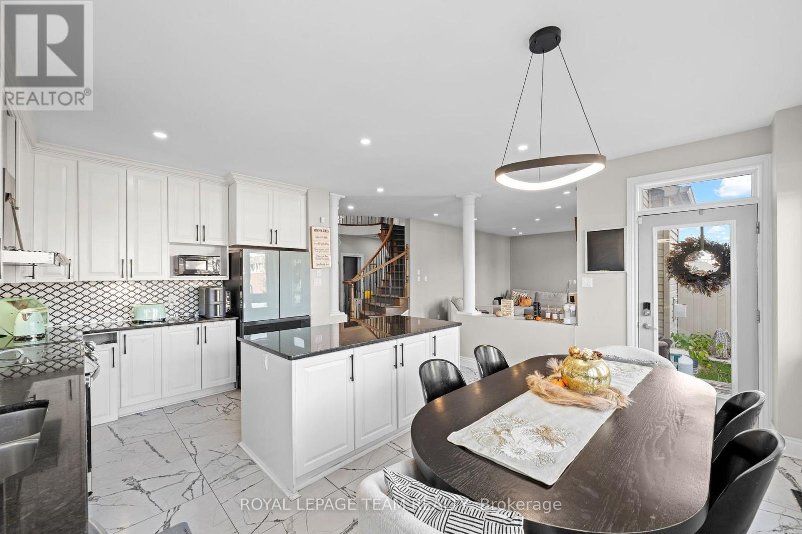 732 Lakebreeze Circle, Ottawa, ON