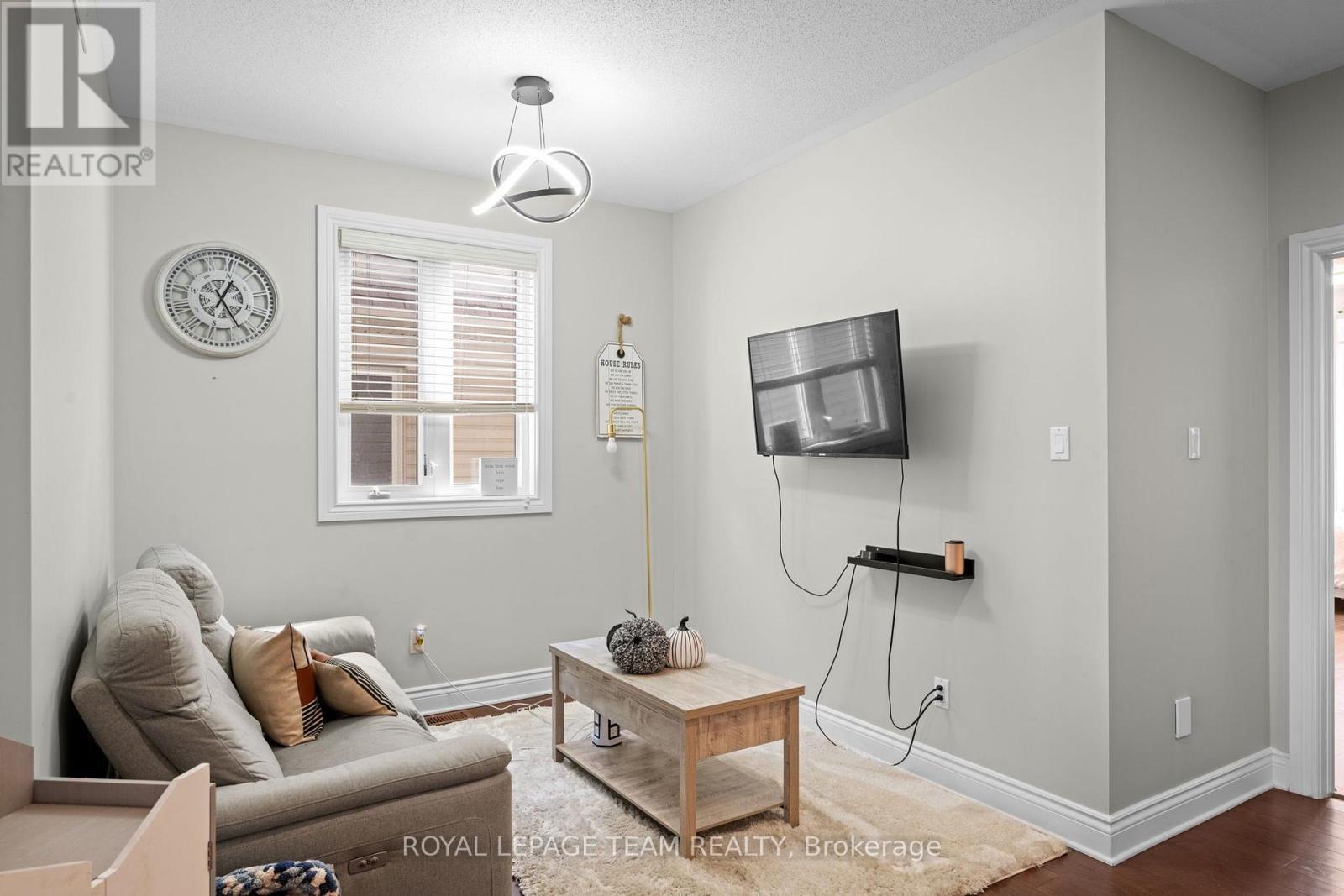 732 Lakebreeze Circle, Ottawa, ON