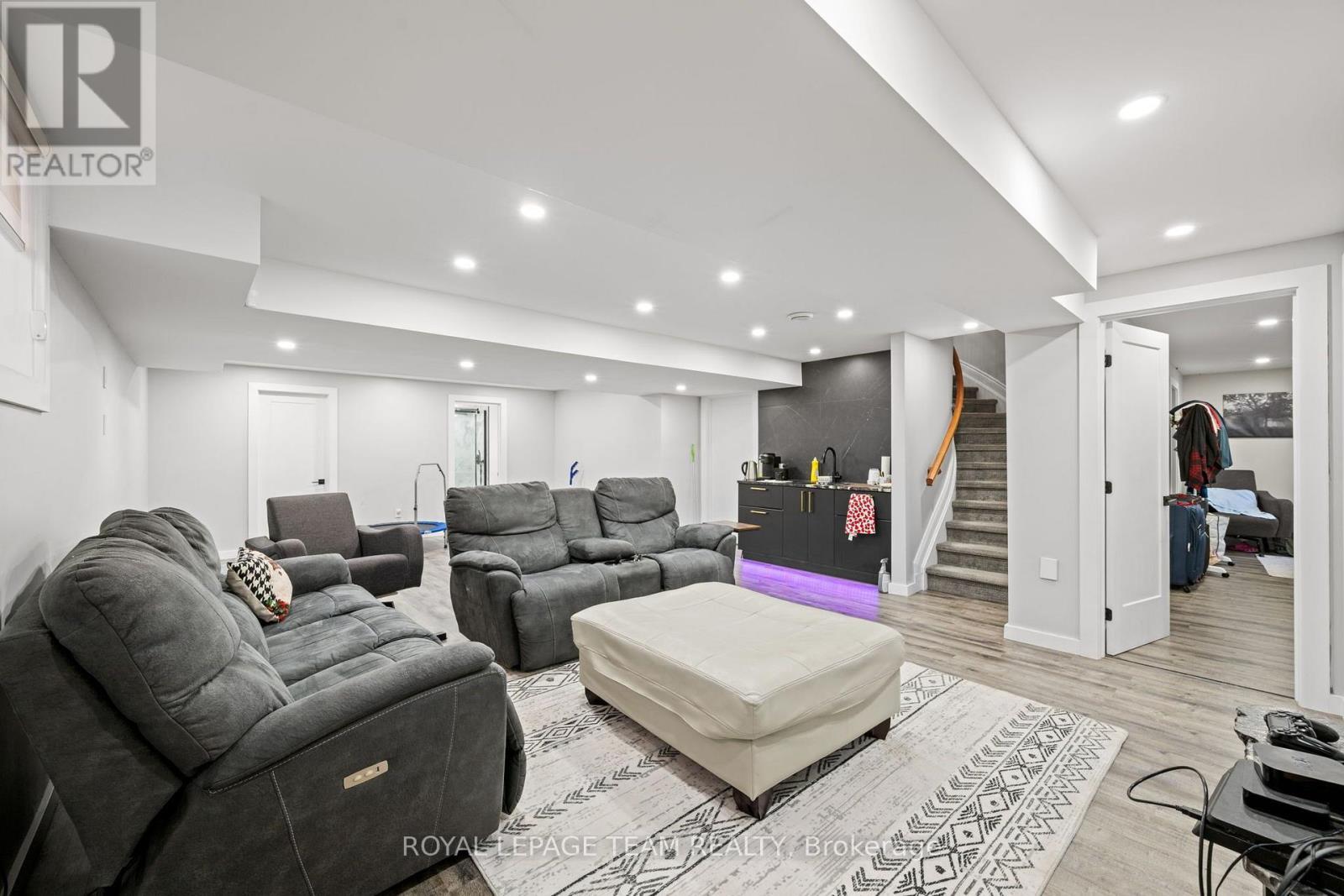 732 Lakebreeze Circle, Ottawa, ON