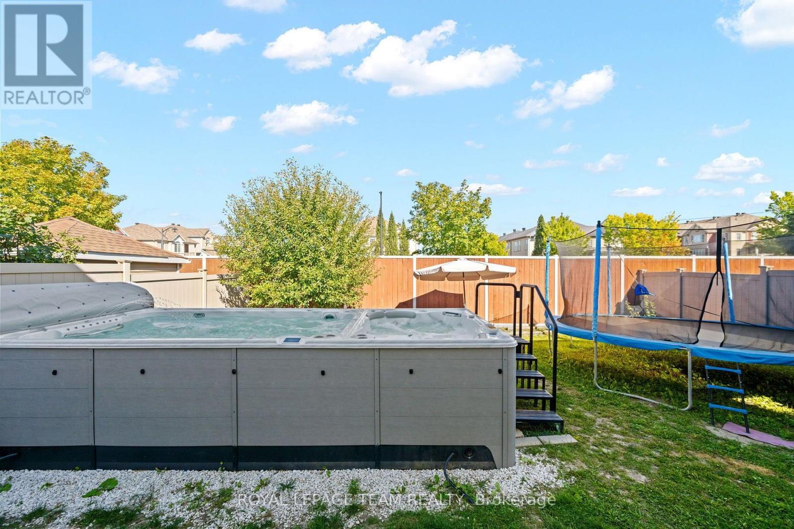 732 Lakebreeze Circle, Ottawa, ON