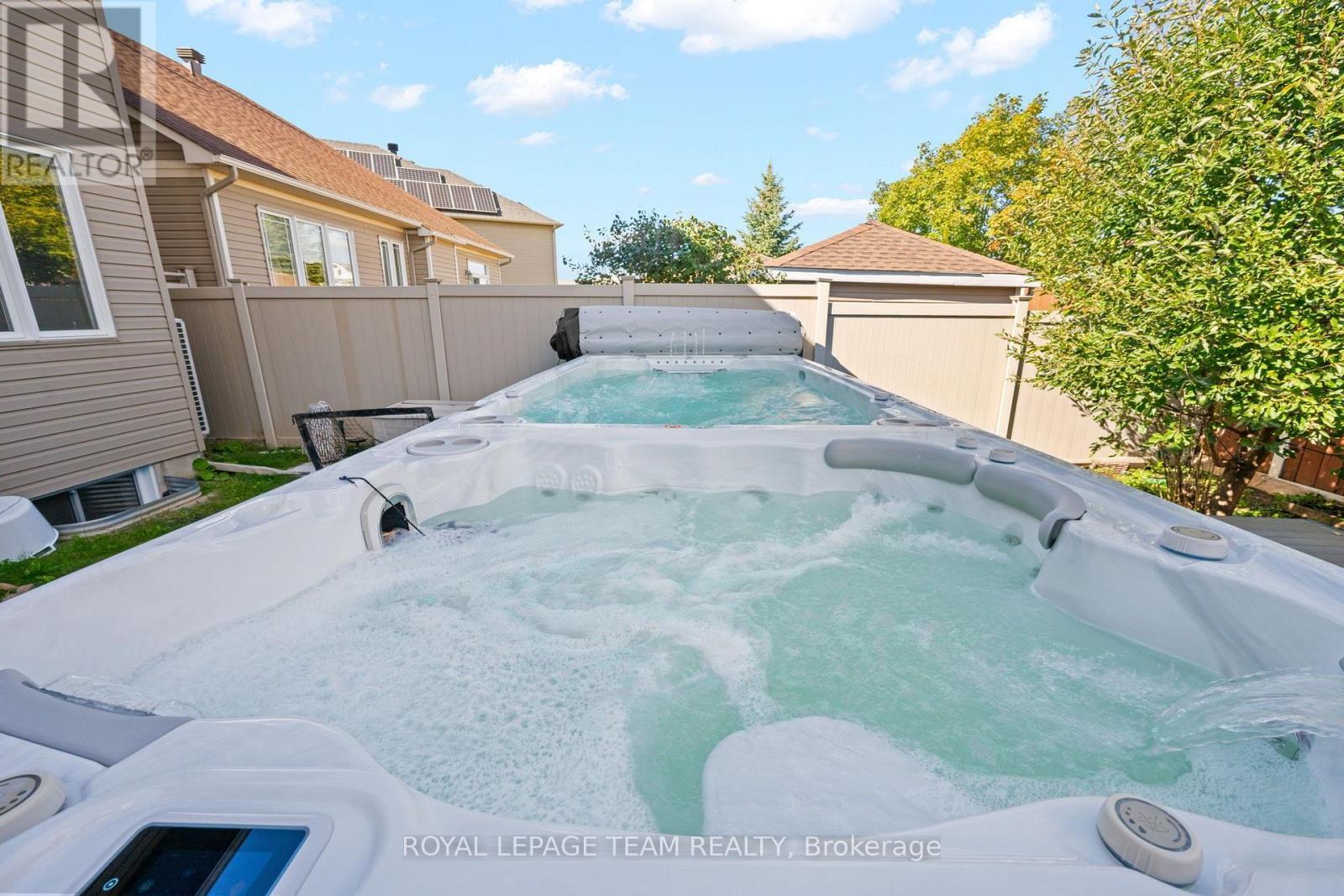 732 Lakebreeze Circle, Ottawa, ON