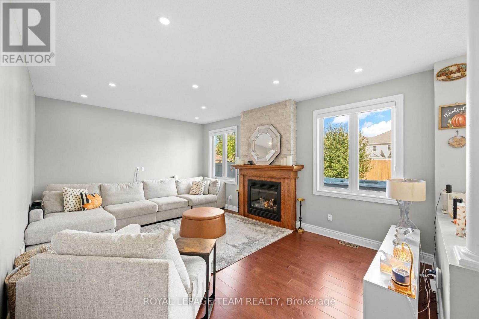 732 Lakebreeze Circle, Ottawa, ON