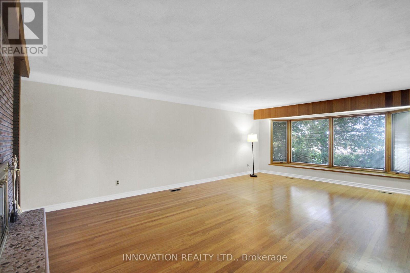 Open concept, hardwood throughout - 1136 Castle Hill Crescent, Ottawa, ON