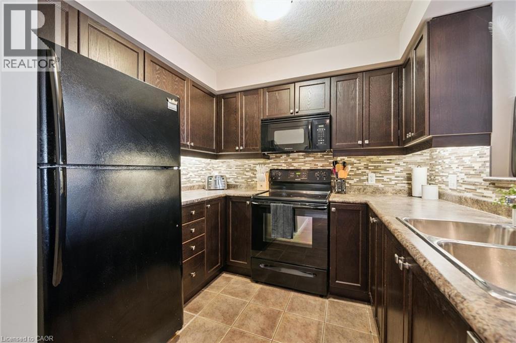 915 Zeller Crescent, Kitchener, ON