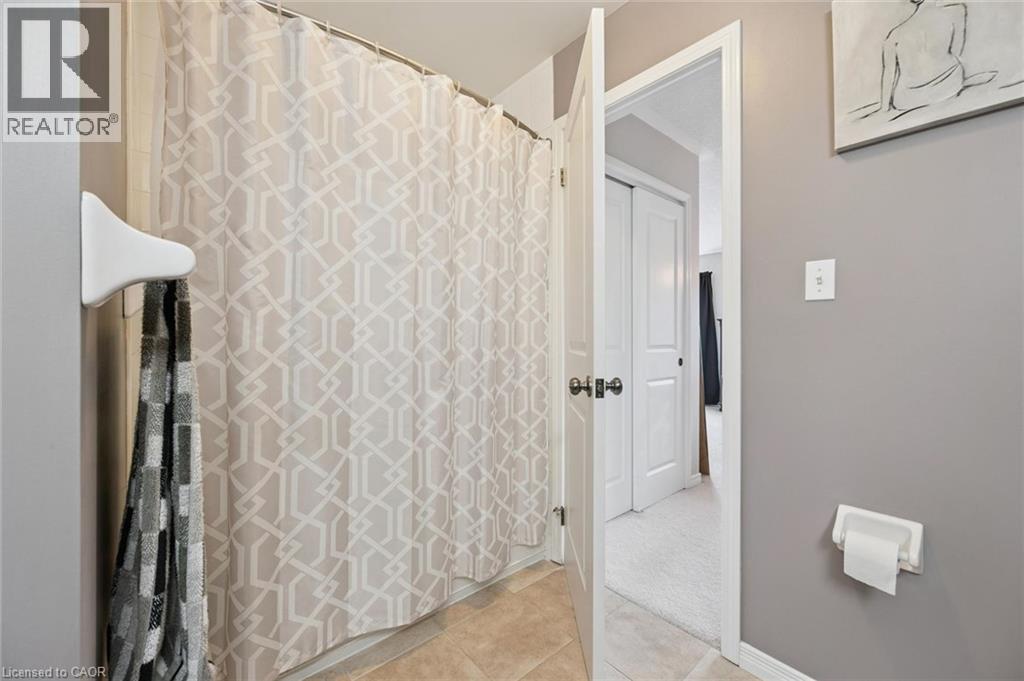 915 Zeller Crescent, Kitchener, ON