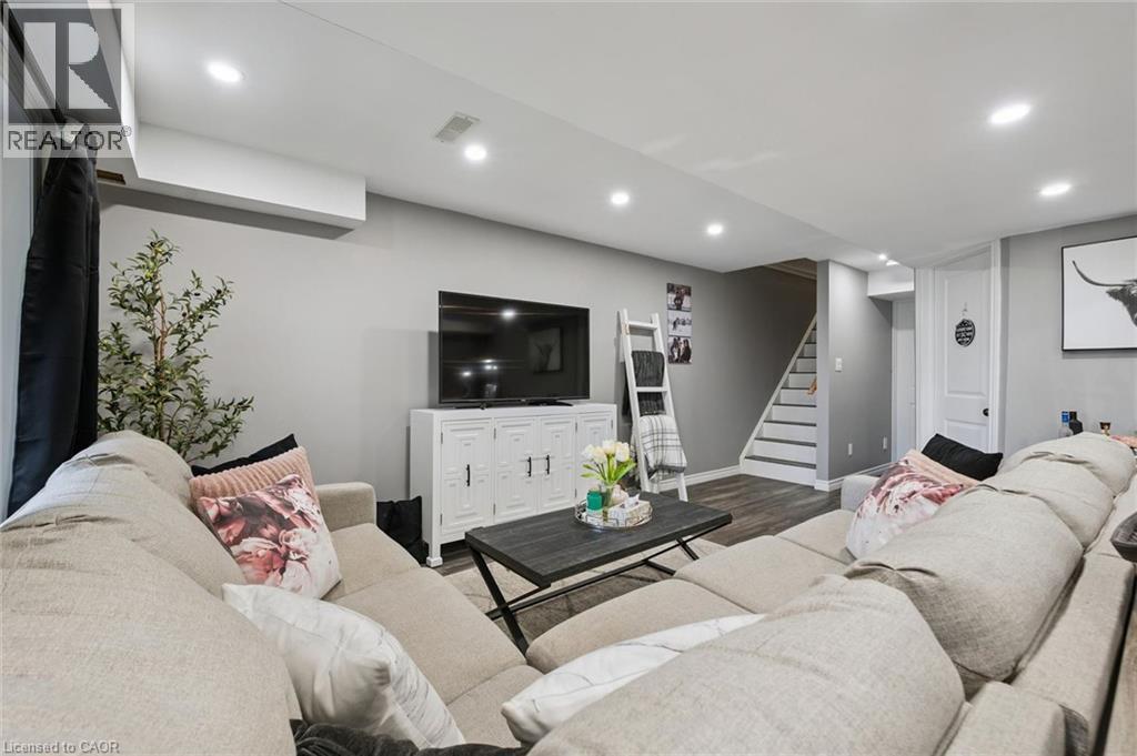 915 Zeller Crescent, Kitchener, ON