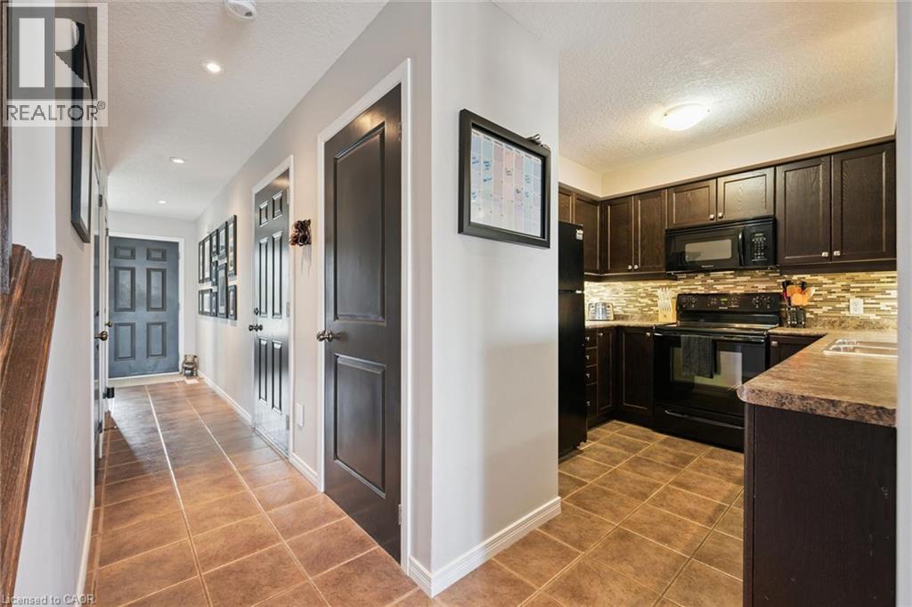 915 Zeller Crescent, Kitchener, ON