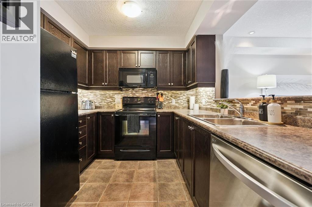 915 Zeller Crescent, Kitchener, ON