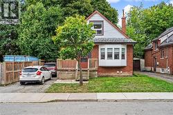 15 MAPES Avenue Hamilton, ON L8S 2K3