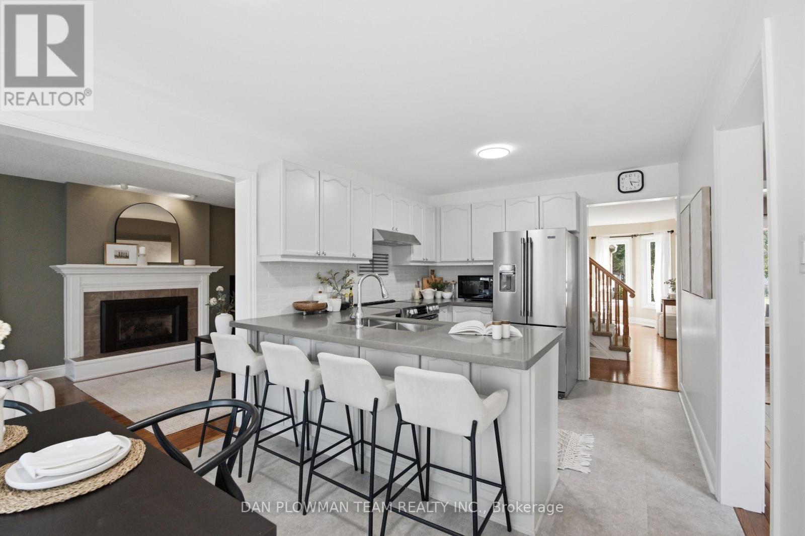 6 Saddlebrook Court, Clarington, ON