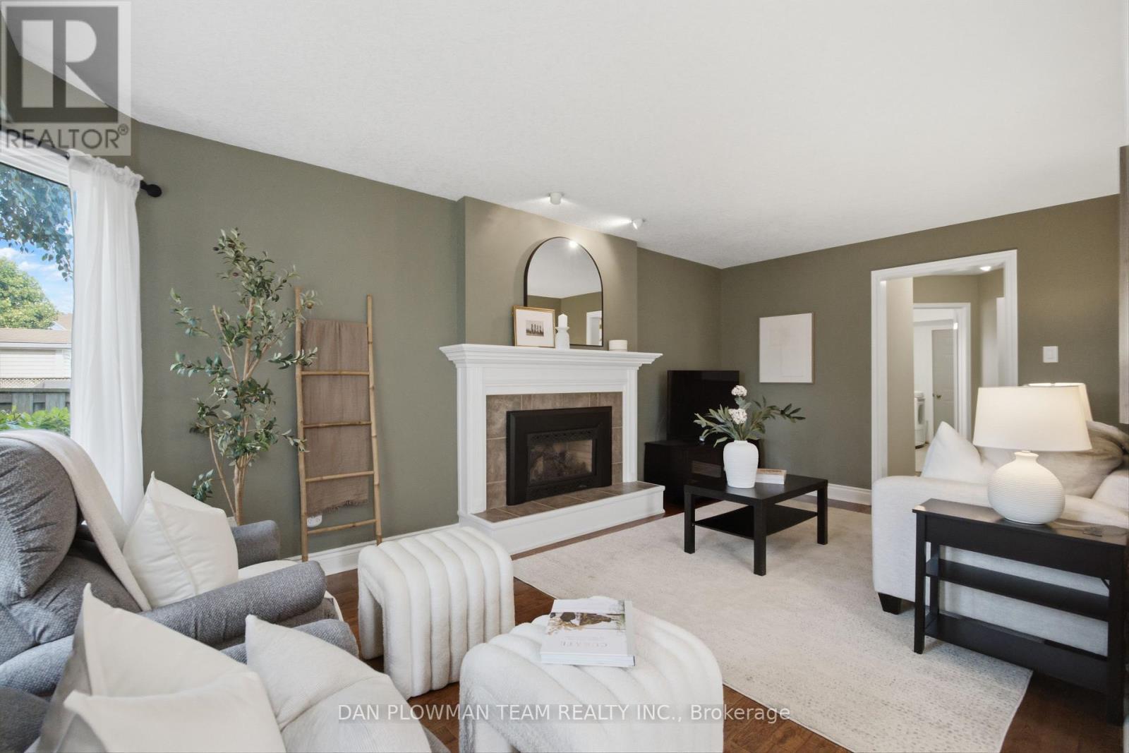 6 Saddlebrook Court, Clarington, ON