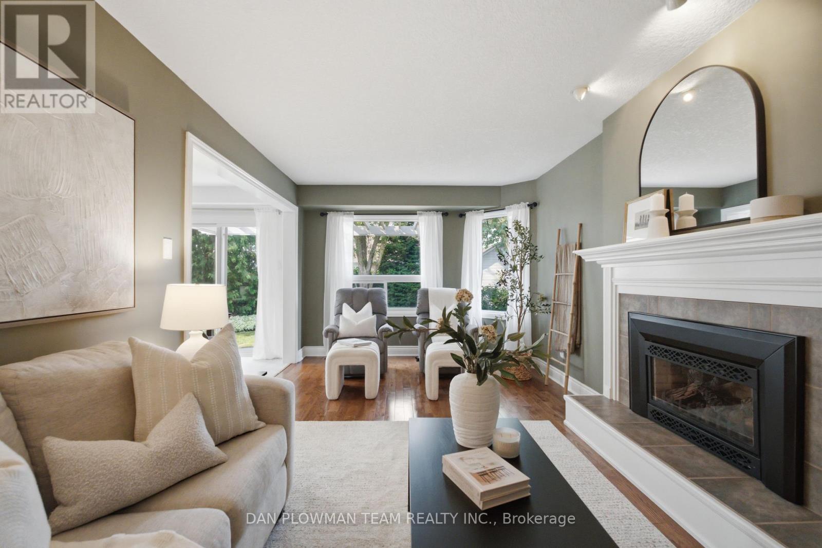6 Saddlebrook Court, Clarington, ON