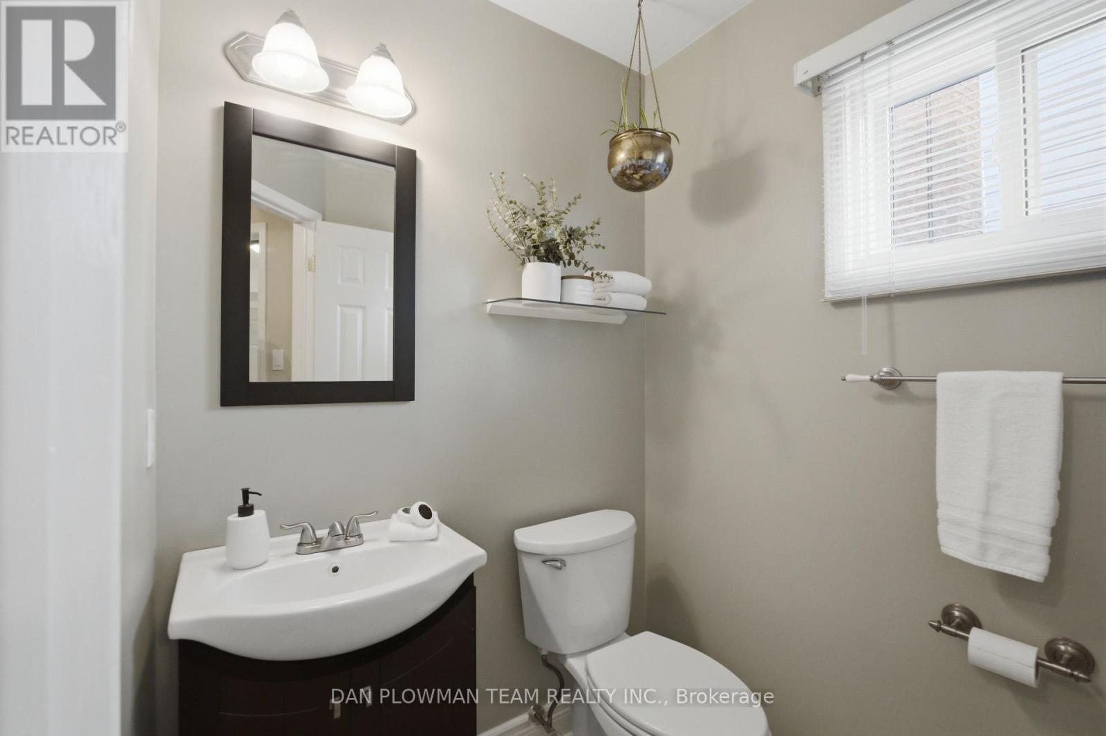 6 Saddlebrook Court, Clarington, ON