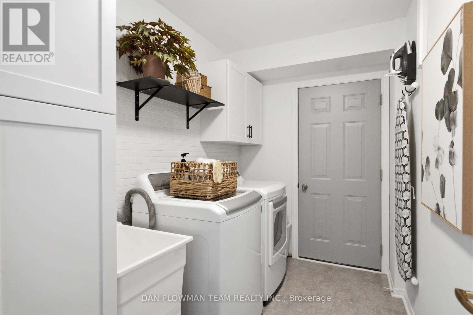 6 Saddlebrook Court, Clarington, ON