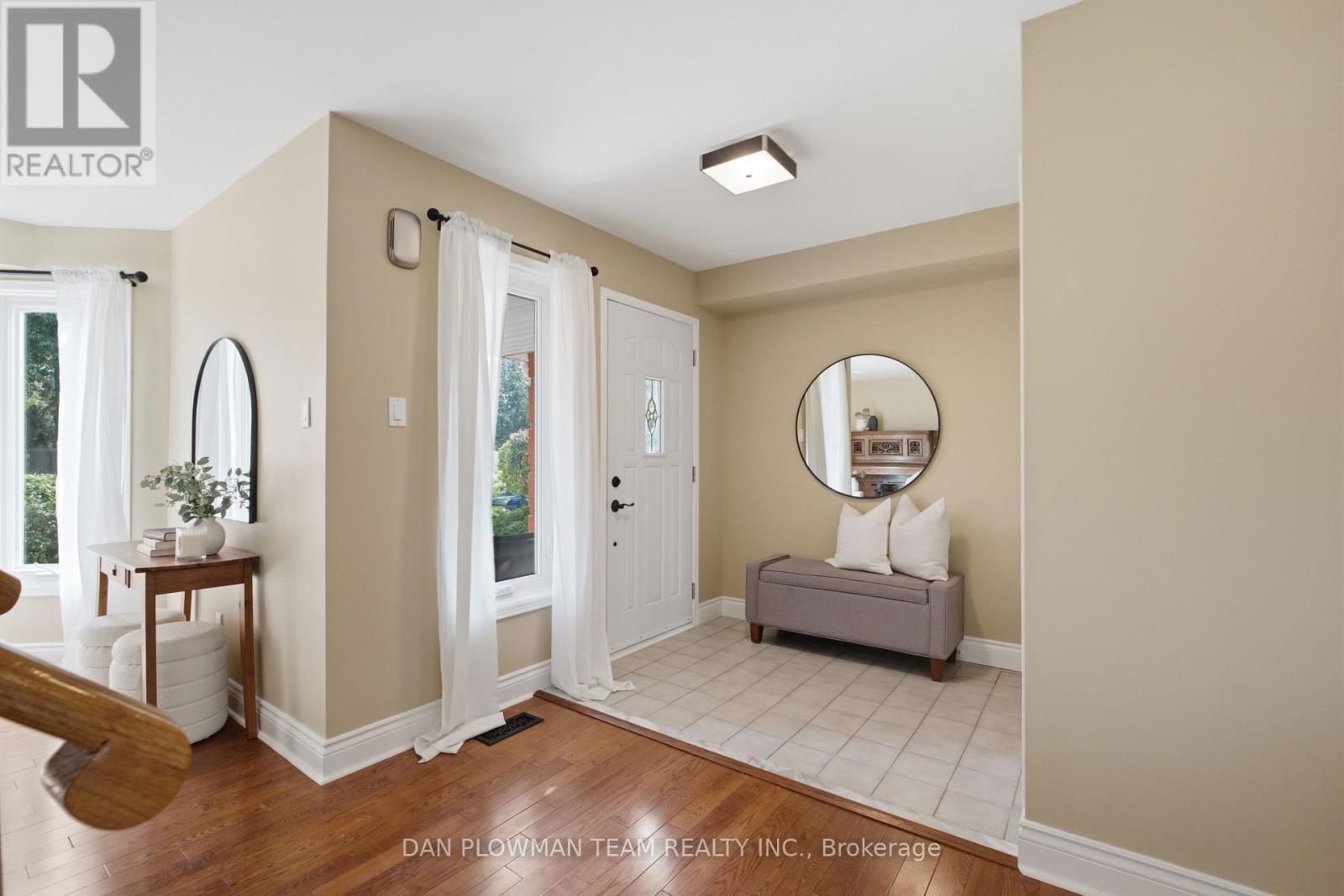 6 Saddlebrook Court, Clarington, ON
