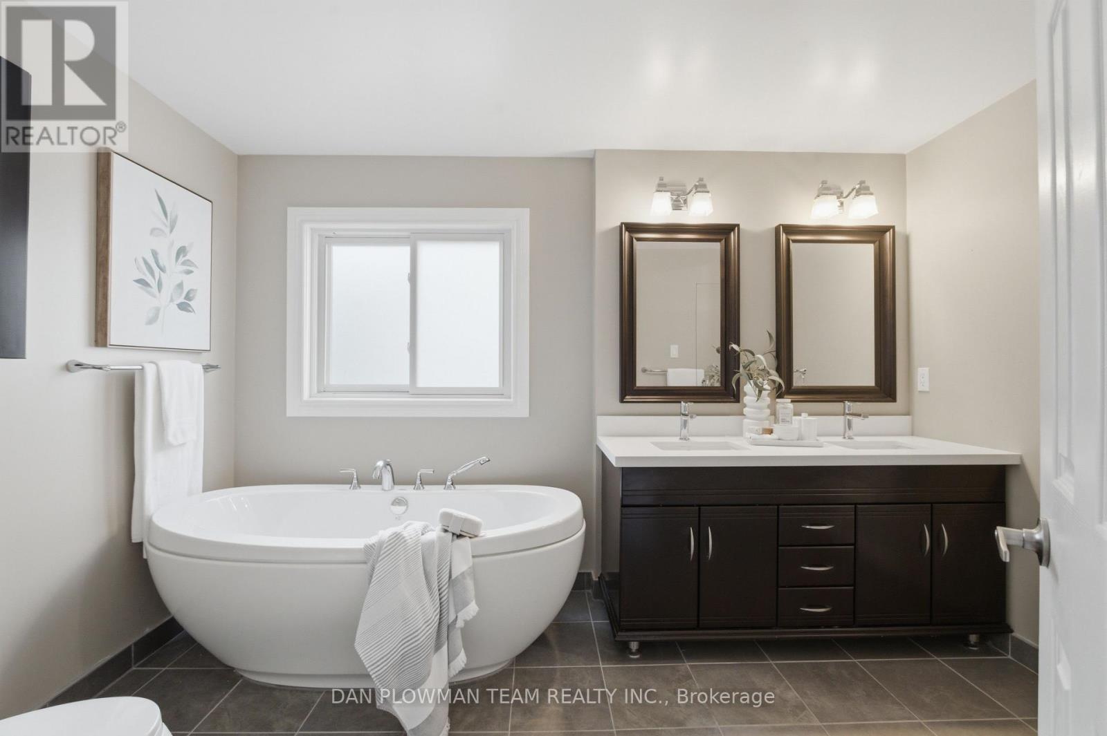 6 Saddlebrook Court, Clarington, ON
