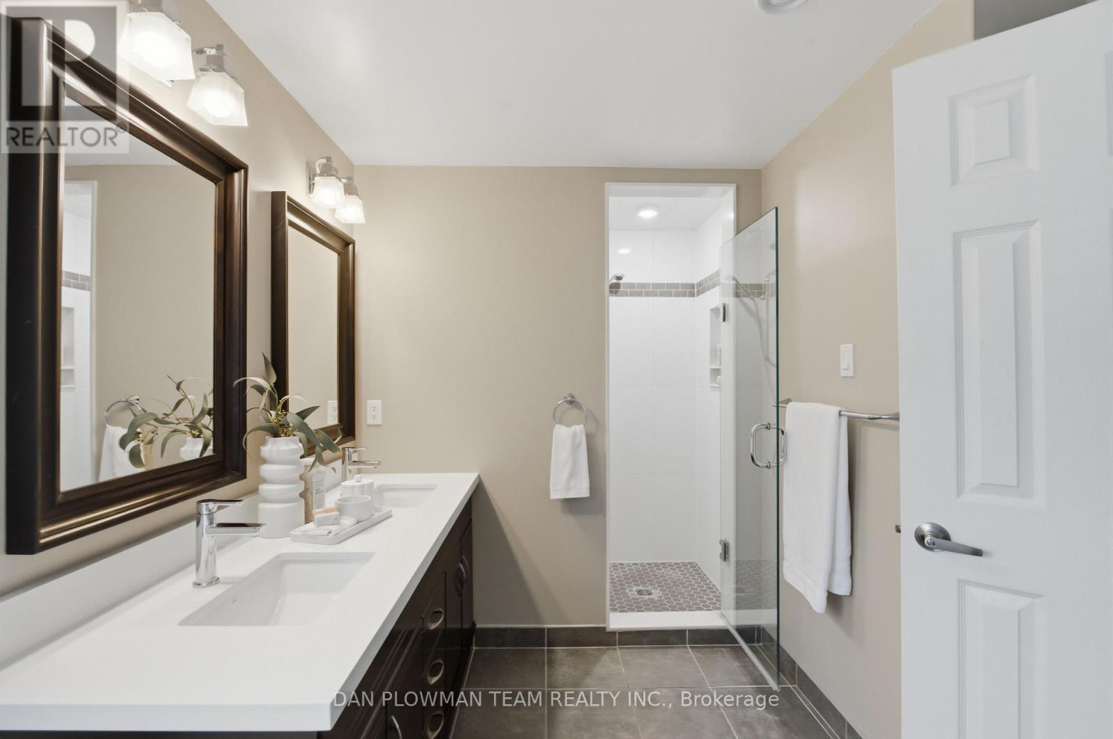 6 Saddlebrook Court, Clarington, ON