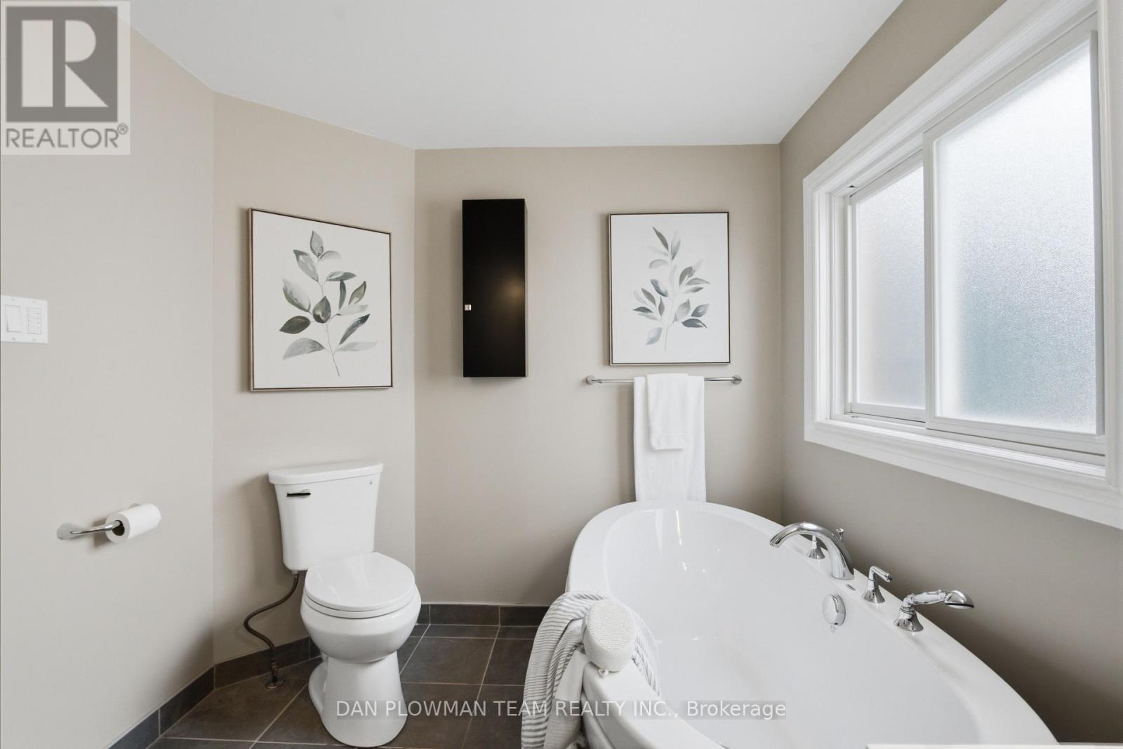 6 Saddlebrook Court, Clarington, ON