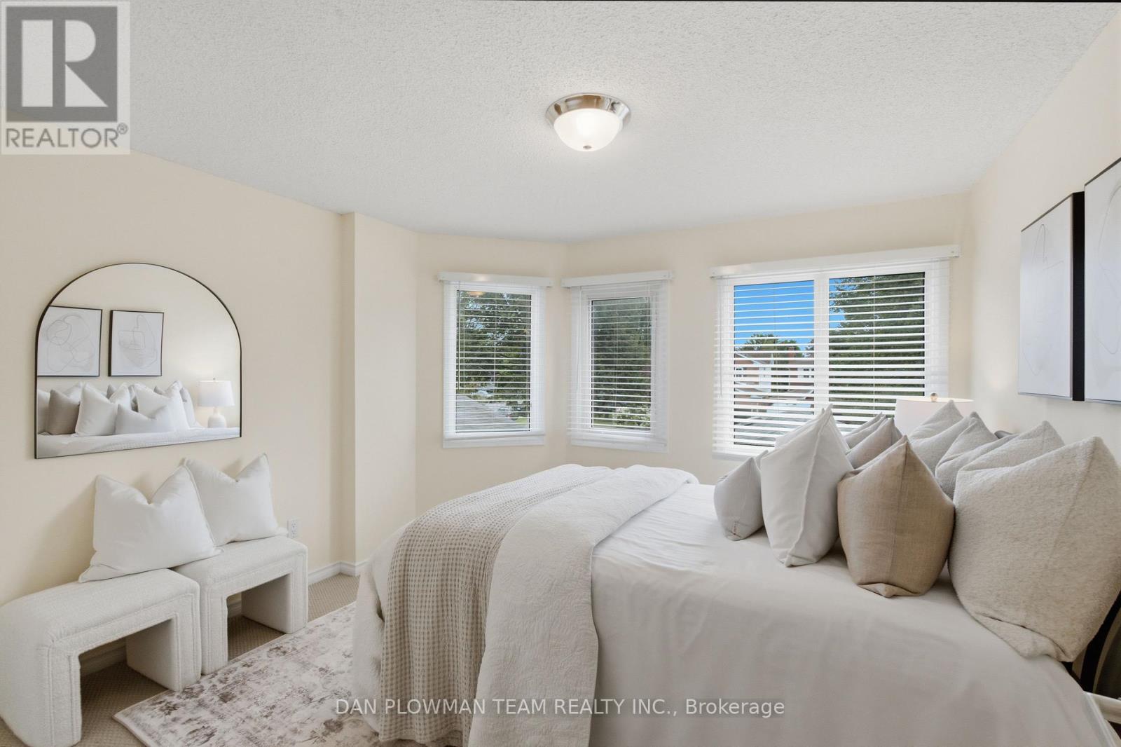 6 Saddlebrook Court, Clarington, ON