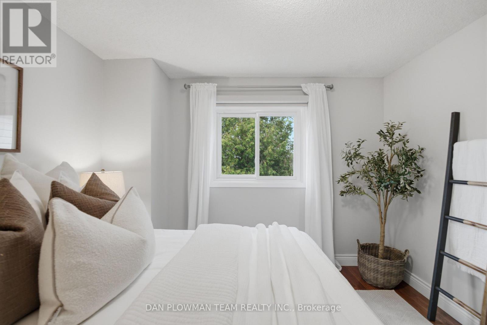 6 Saddlebrook Court, Clarington, ON