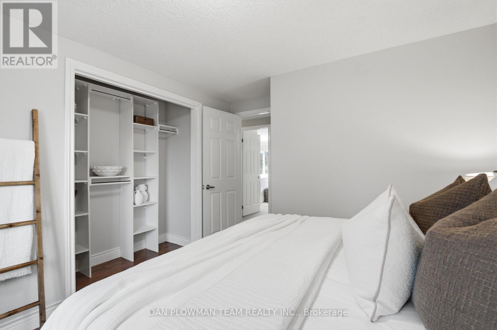 6 Saddlebrook Court, Clarington, ON
