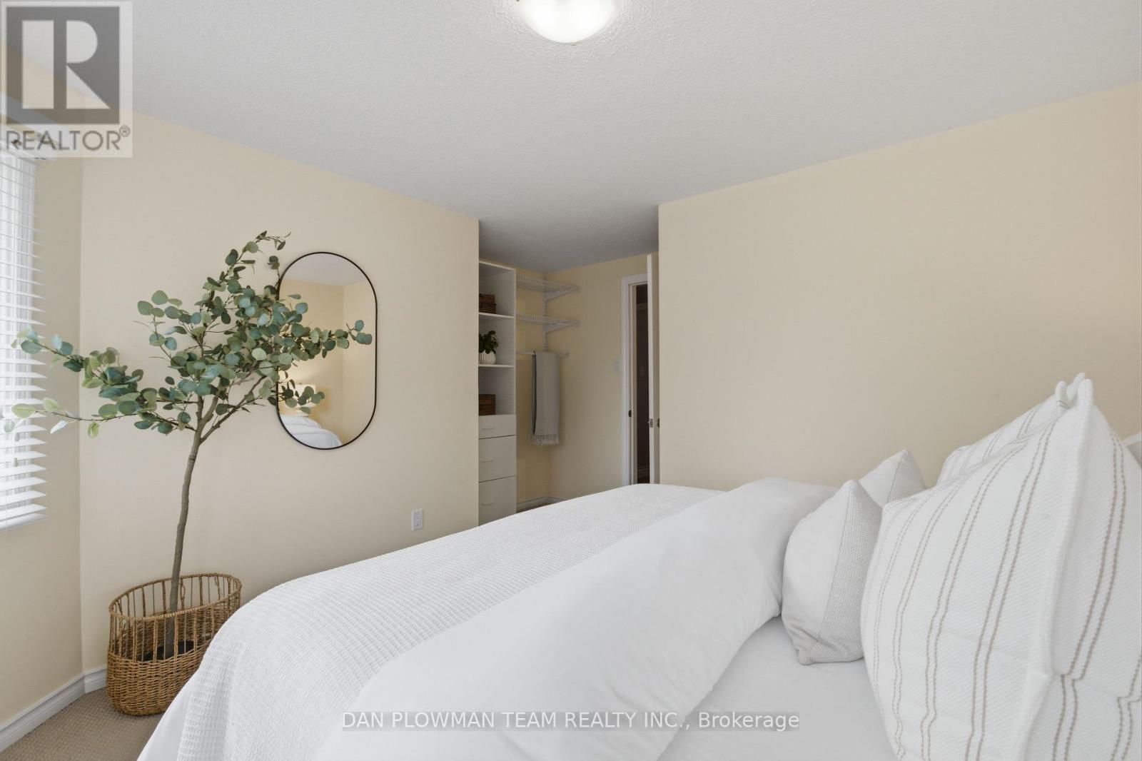 6 Saddlebrook Court, Clarington, ON