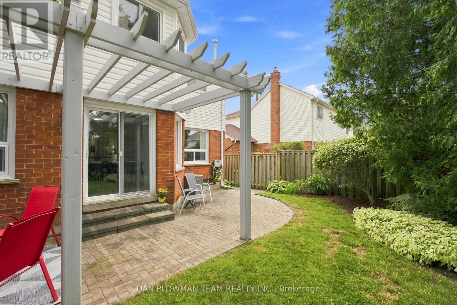 6 Saddlebrook Court, Clarington, ON