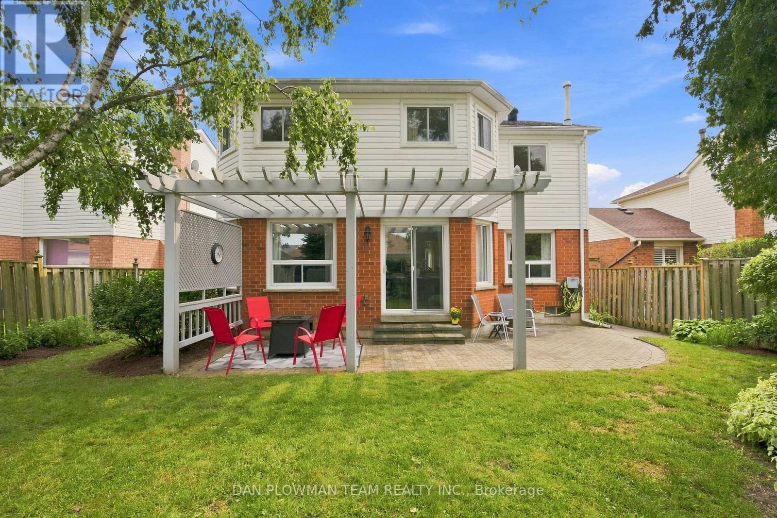 6 Saddlebrook Court, Clarington, ON