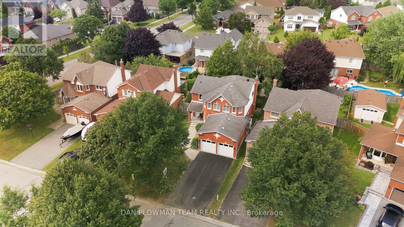 6 Saddlebrook Court, Clarington, ON