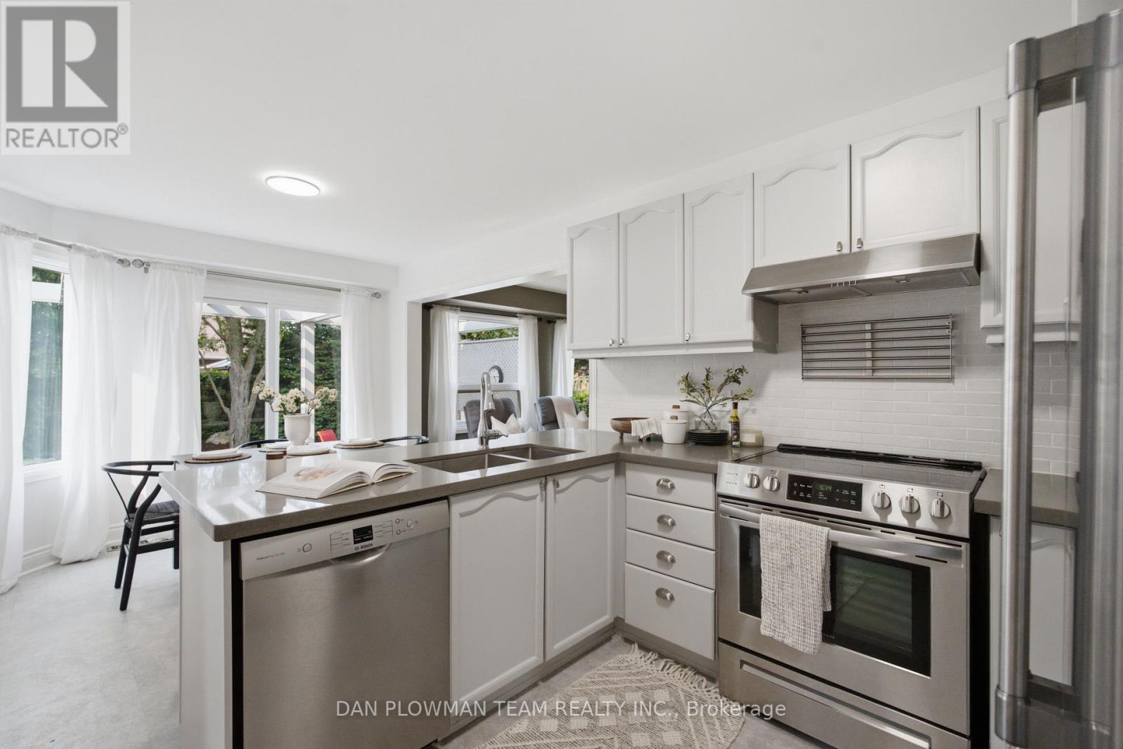 6 Saddlebrook Court, Clarington, ON