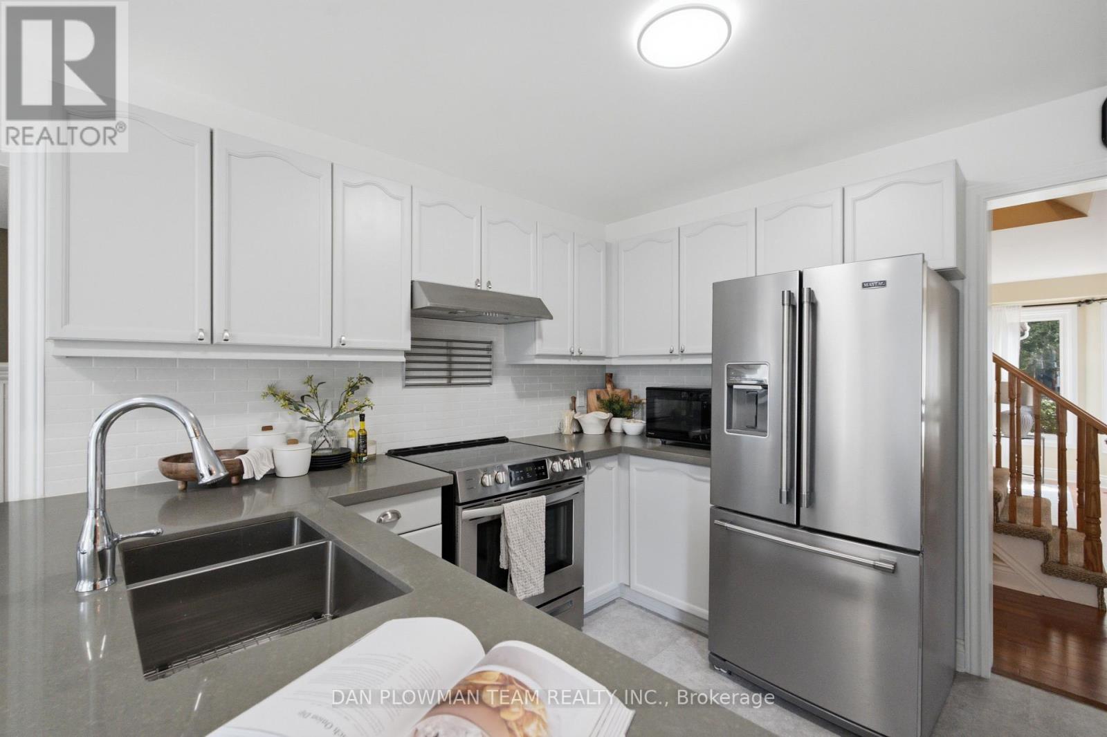 6 Saddlebrook Court, Clarington, ON