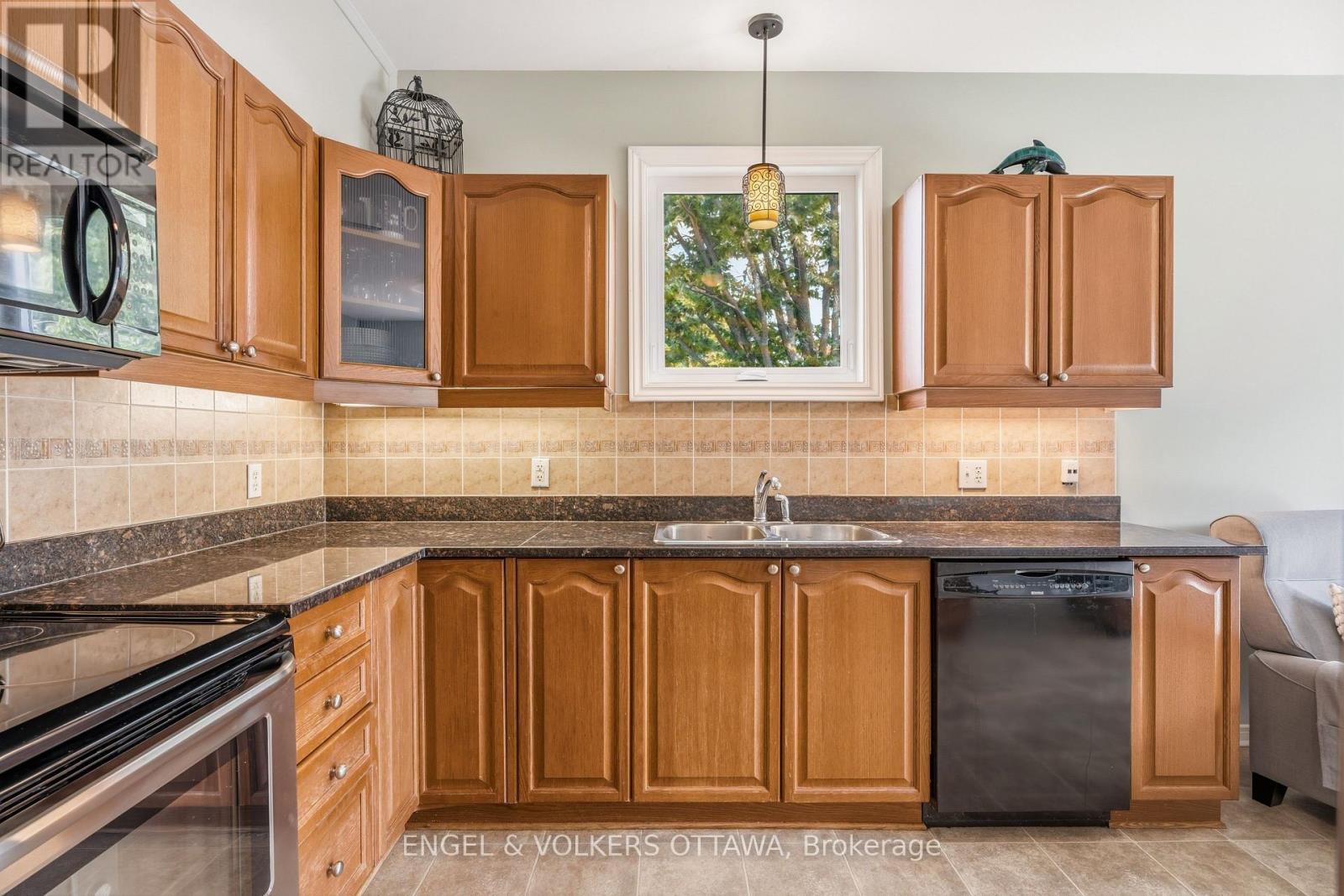 518 Stonechurch Way, Ottawa, ON
