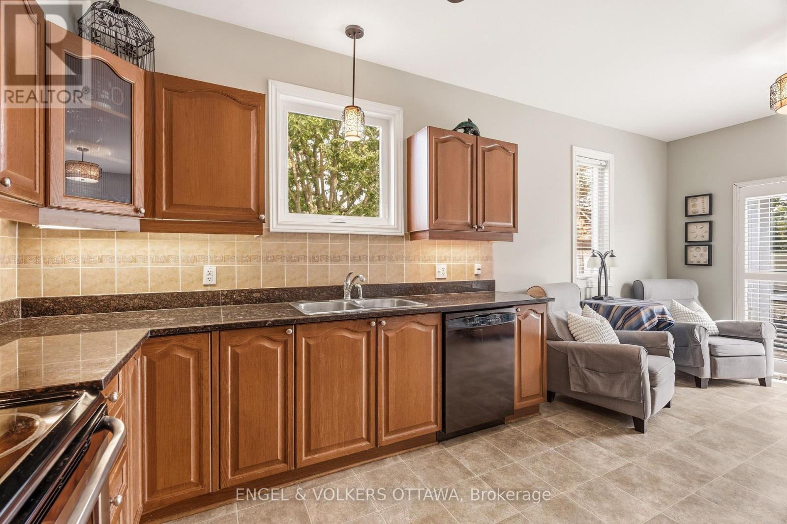 518 Stonechurch Way, Ottawa, ON