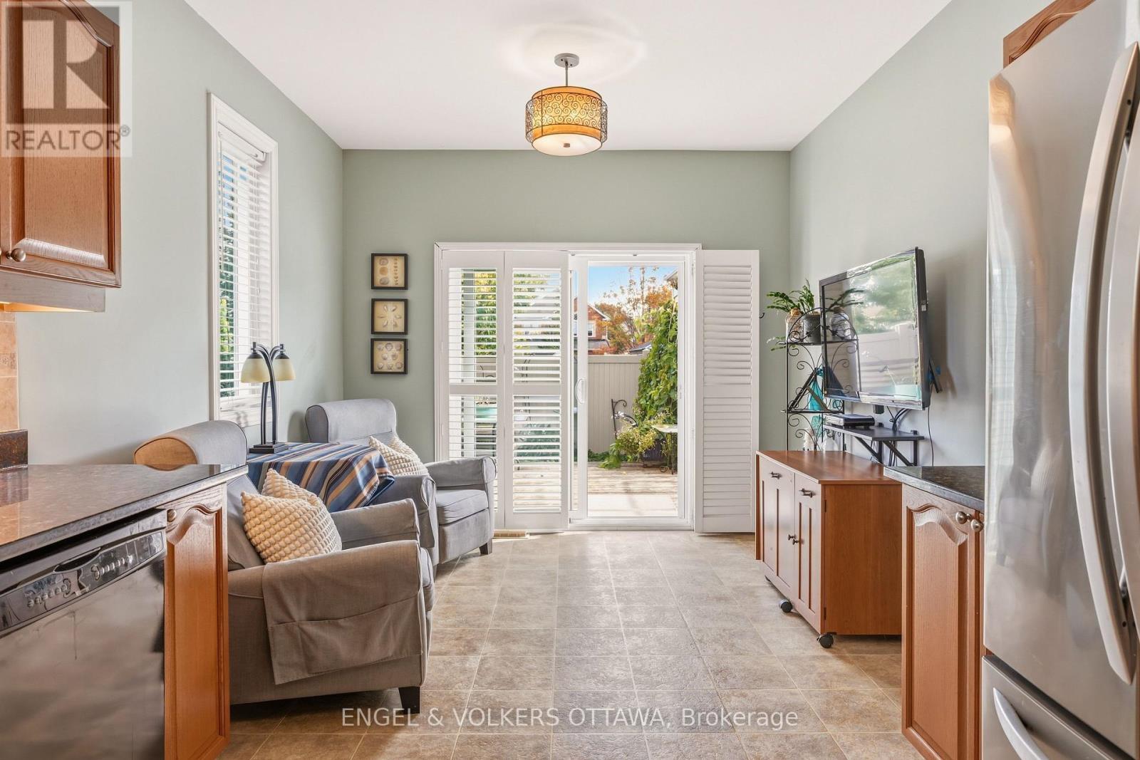 518 Stonechurch Way, Ottawa, ON