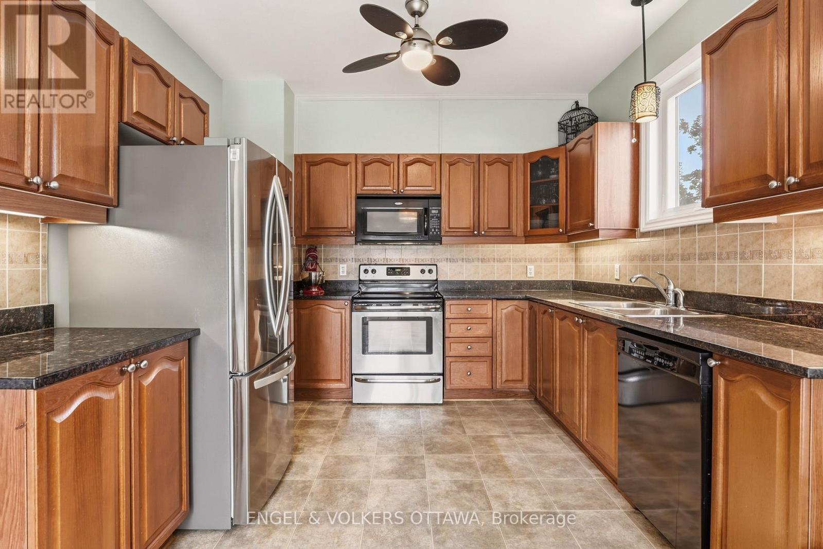 518 Stonechurch Way, Ottawa, ON