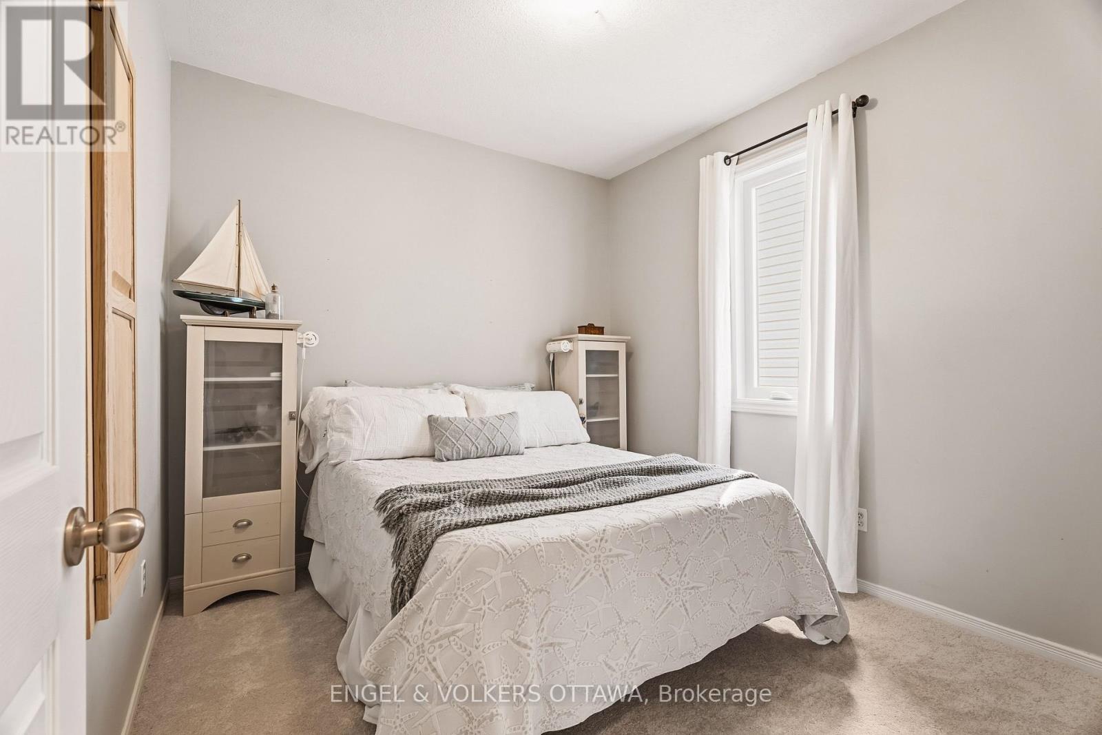 518 Stonechurch Way, Ottawa, ON