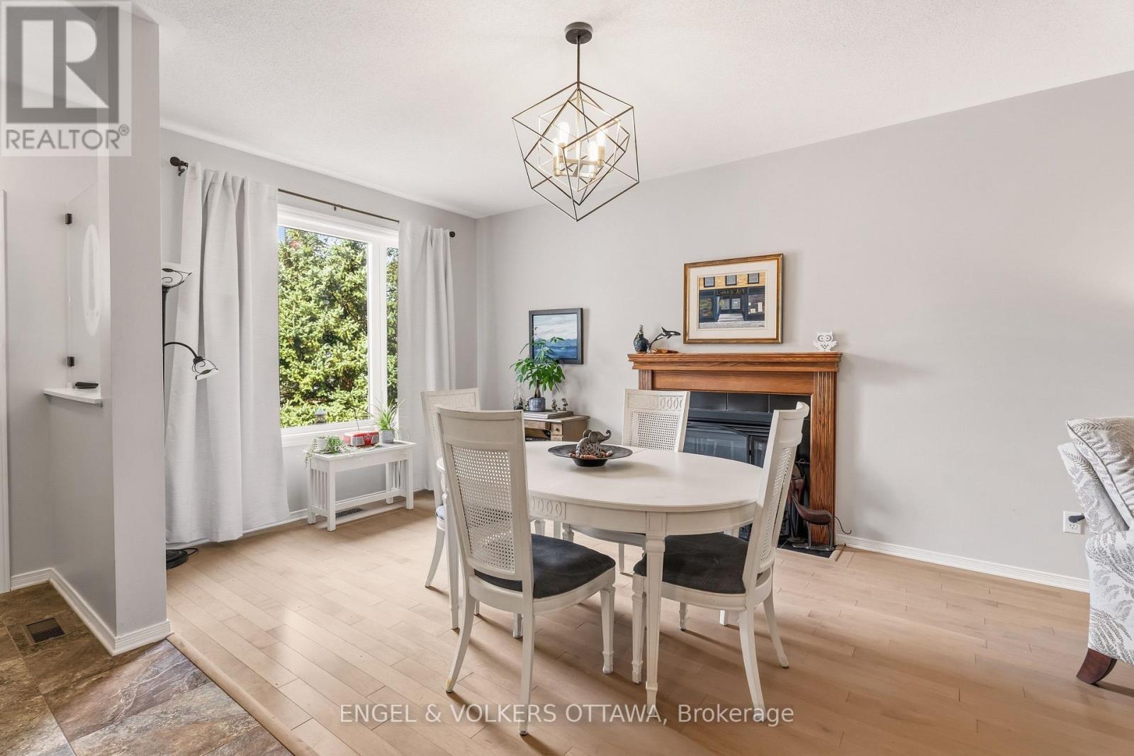 518 Stonechurch Way, Ottawa, ON