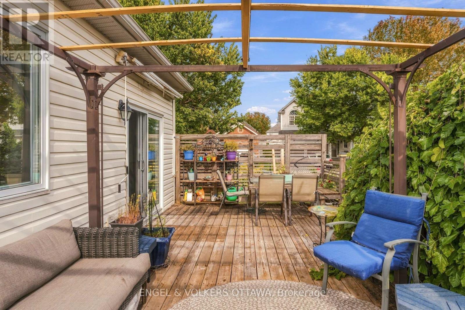 518 Stonechurch Way, Ottawa, ON