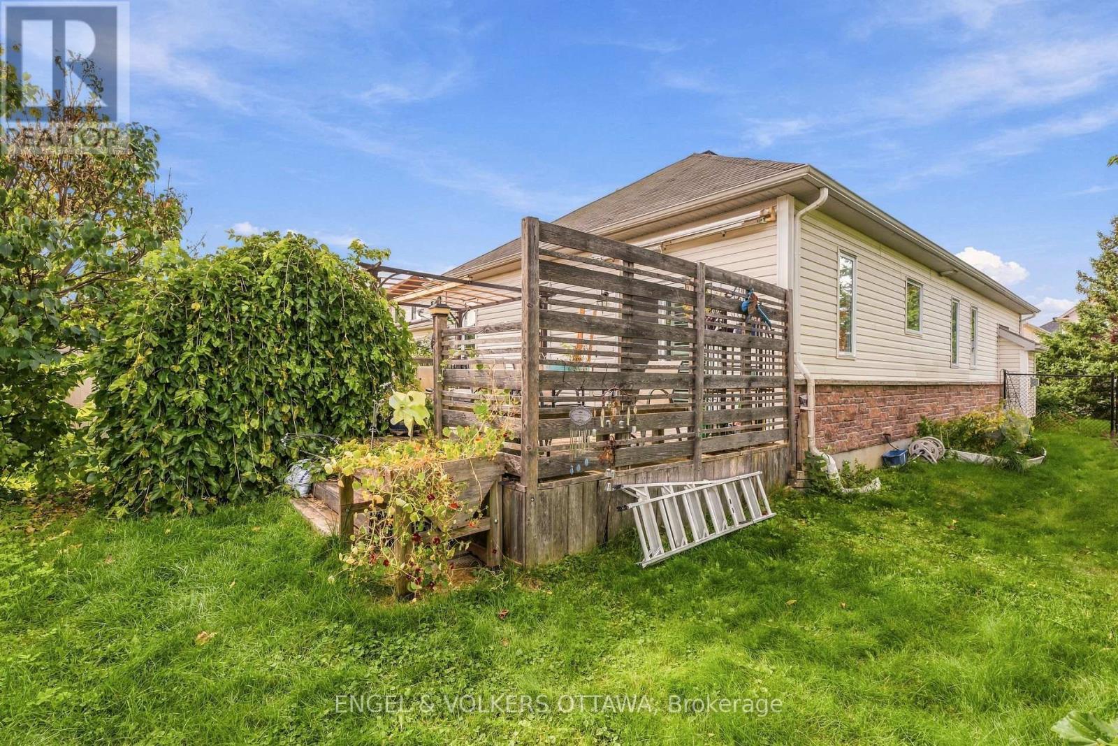 518 Stonechurch Way, Ottawa, ON