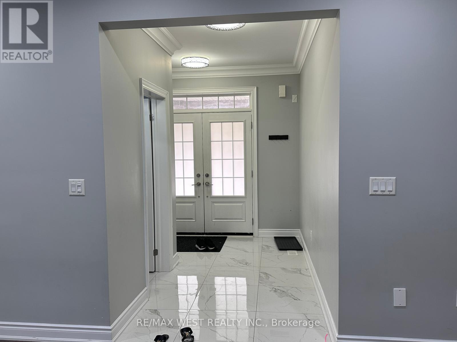 111 Scarlet Way, Bradford West Gwillimbury, ON