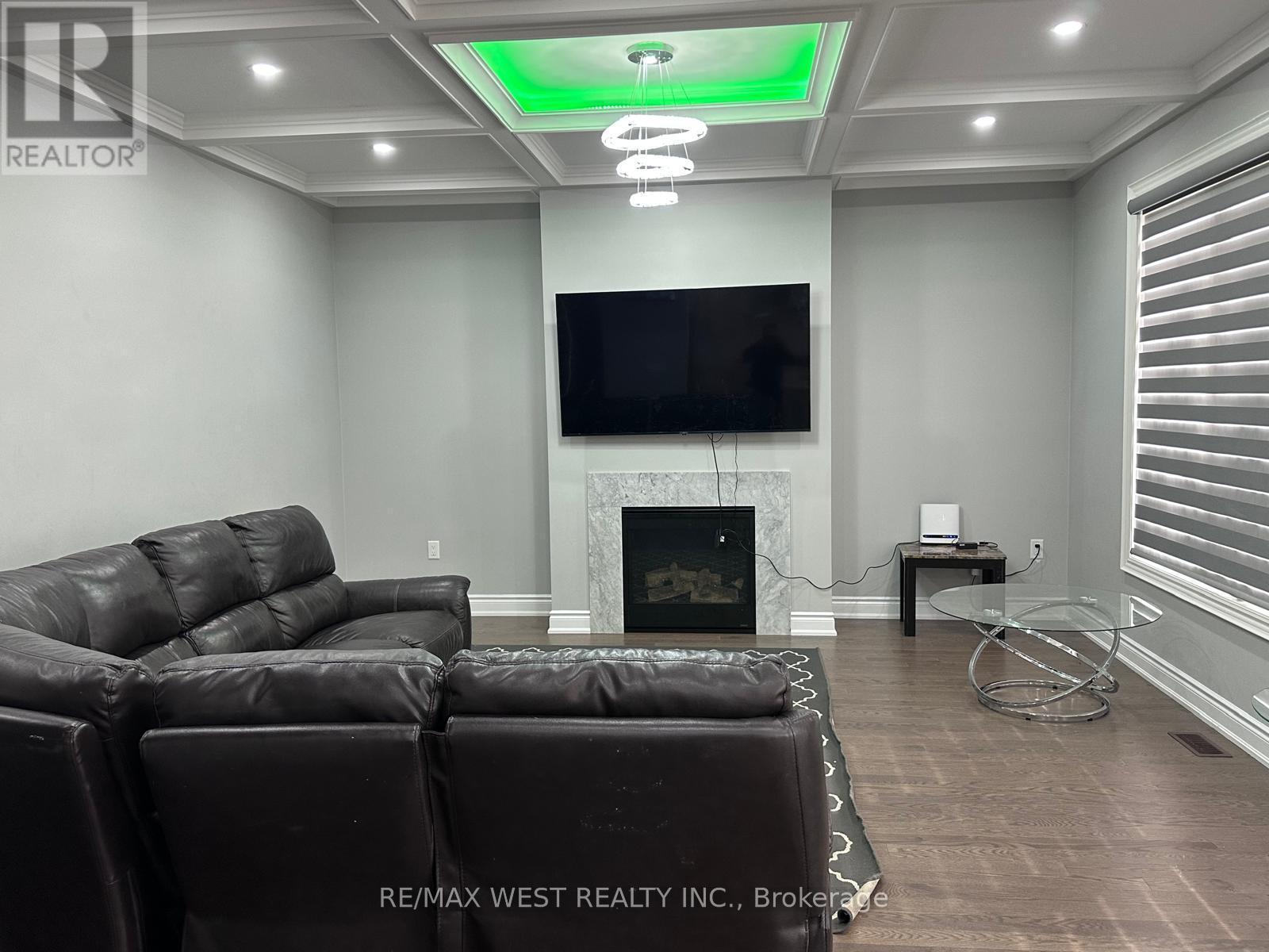 111 Scarlet Way, Bradford West Gwillimbury, ON