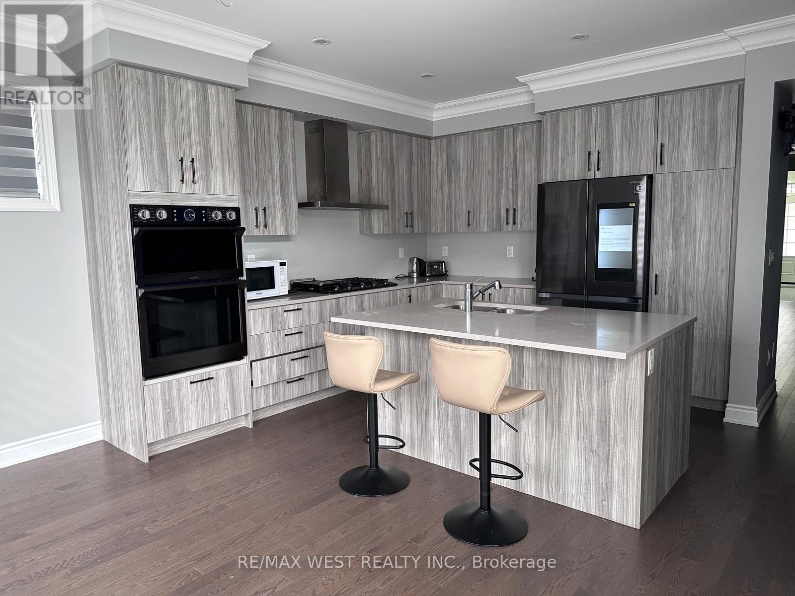 111 Scarlet Way, Bradford West Gwillimbury, ON