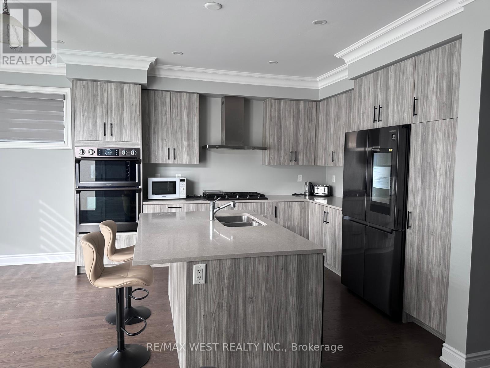 111 Scarlet Way, Bradford West Gwillimbury, ON