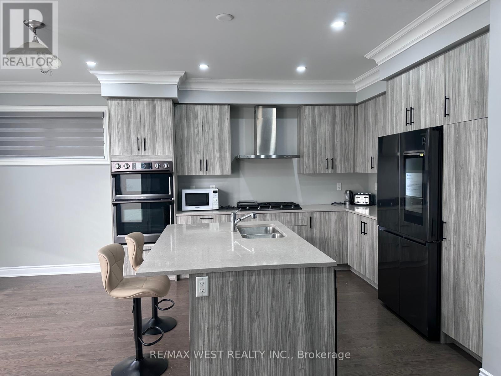 111 Scarlet Way, Bradford West Gwillimbury, ON